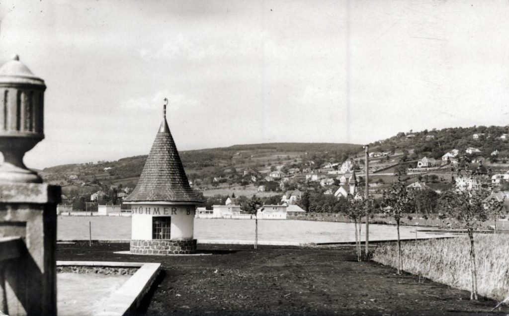 1930 Balatonalmádi, Szent Imre-templom, fotó © Fortepan