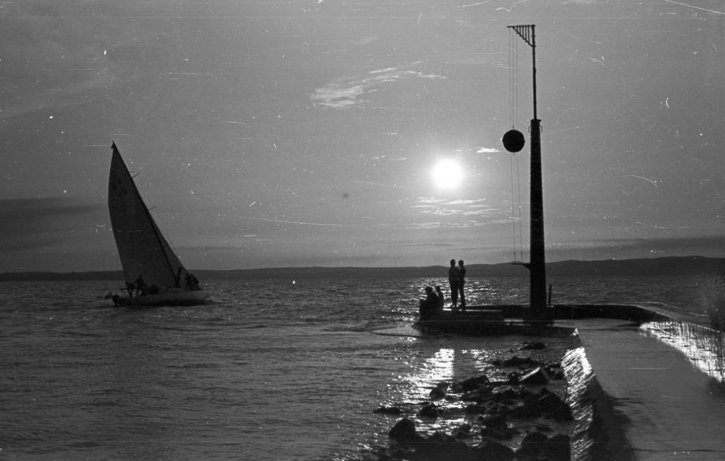 1965 Siófok kikötő, viharjelző kosár, fotó © Pálinkás Zsolt 