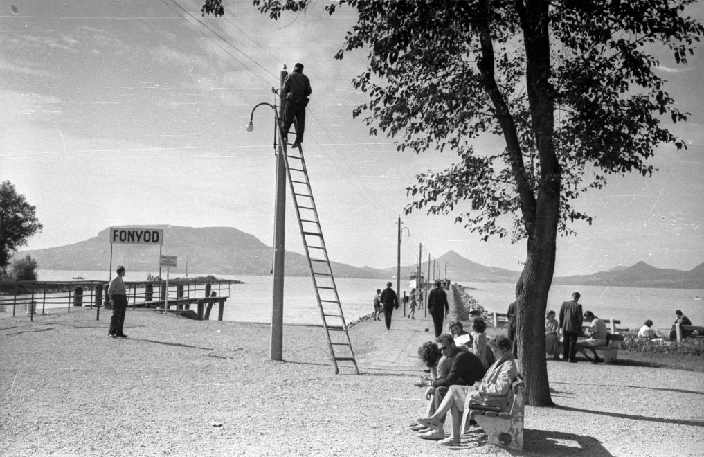 1958 Fonyód, Kikötő, Hajóállomás, Szemben Badacsony, fotó © Répay András