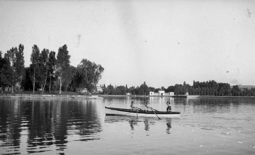 1935 Balatonföldvár, Galamb-sziget, csónak, fotó © Romak Éva